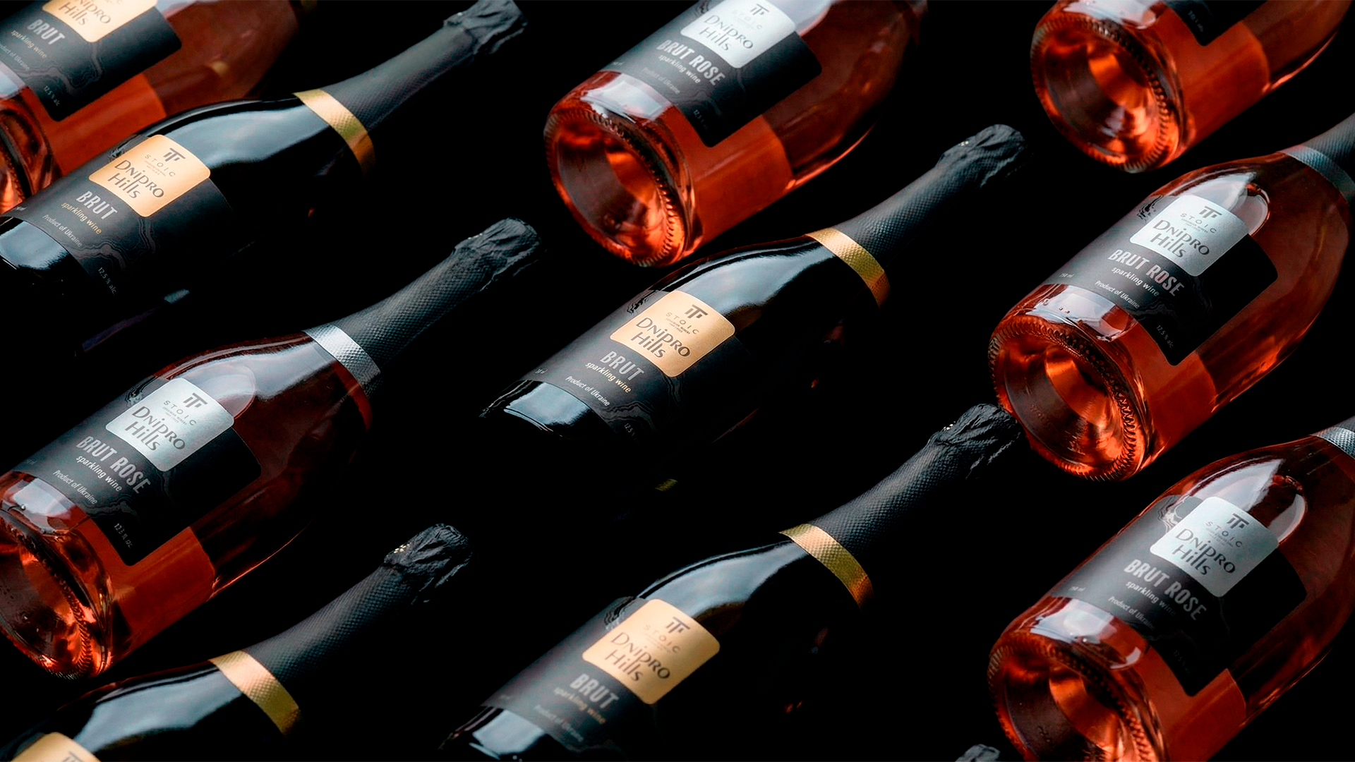 дизайн етикеток для ігристих вин ТМ Dnipro Hills від Stoic Winery