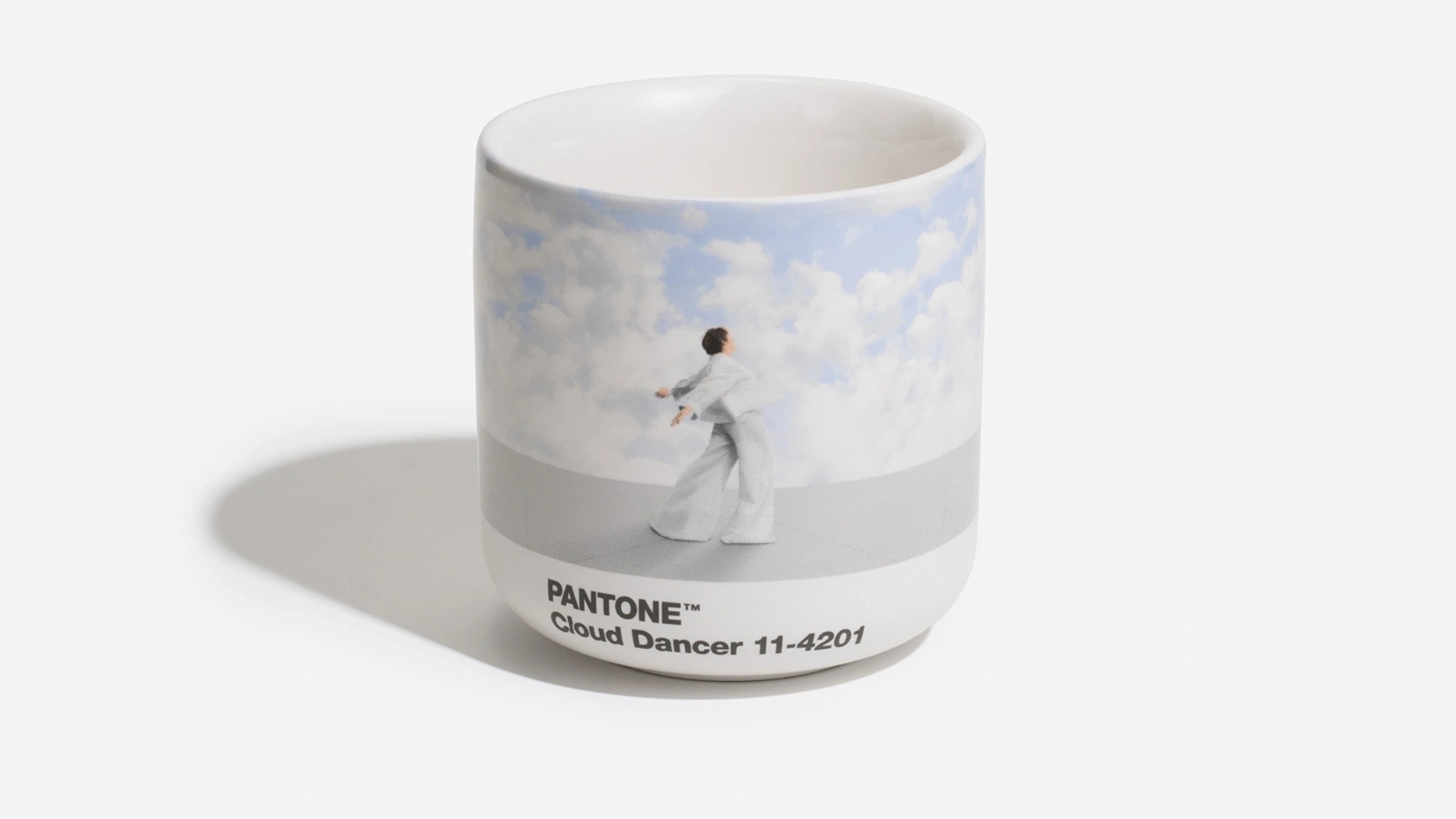 Pantone 2026 Cloud Dancer у дизайні 